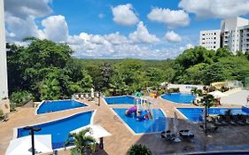 Flats Park Veredas • Margens do Rio • Vista Serra de Caldas • Prox. Hot Park